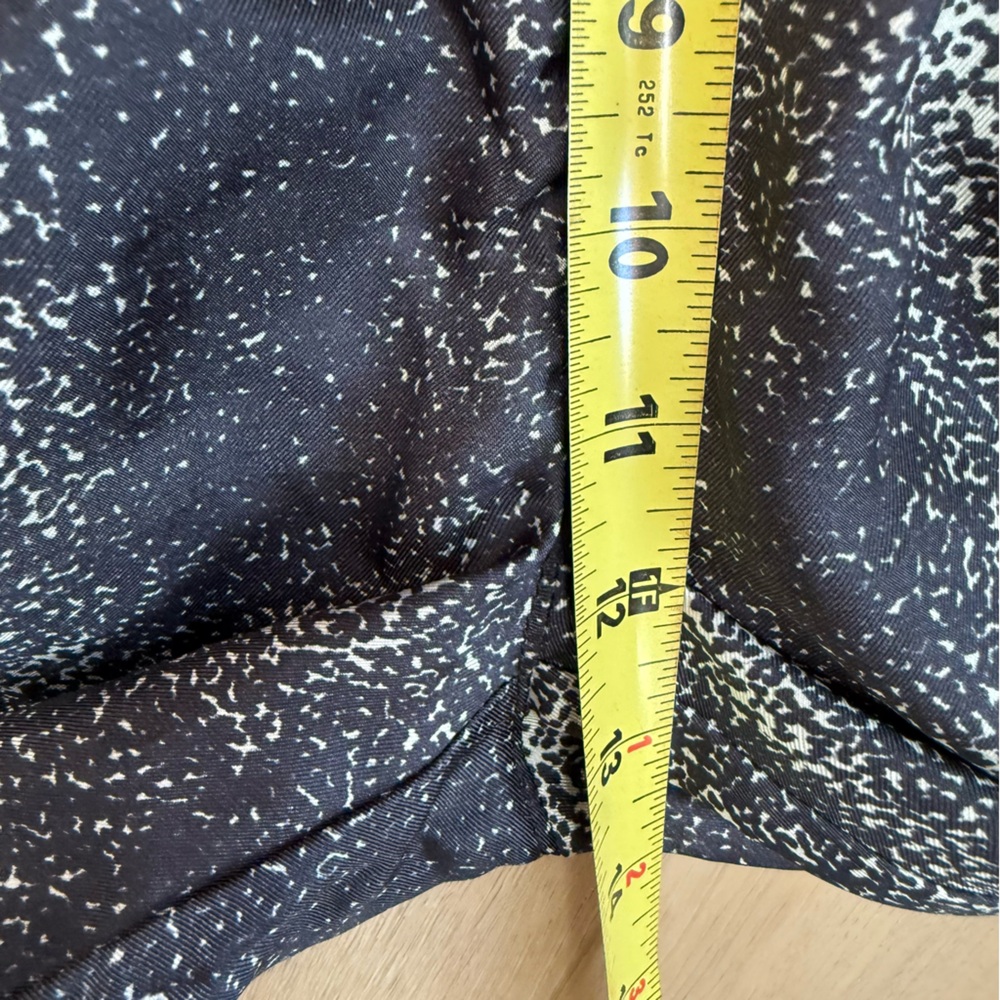 Won Hundred Women’s Silk Black Grey Plaid Speckled Pattern Pleated Tapered Pants - Picture 6 of 7